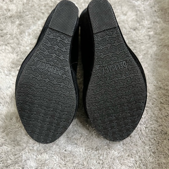 Delicacy Size 7.5 Black Suede Wedges - Picture 5 of 7